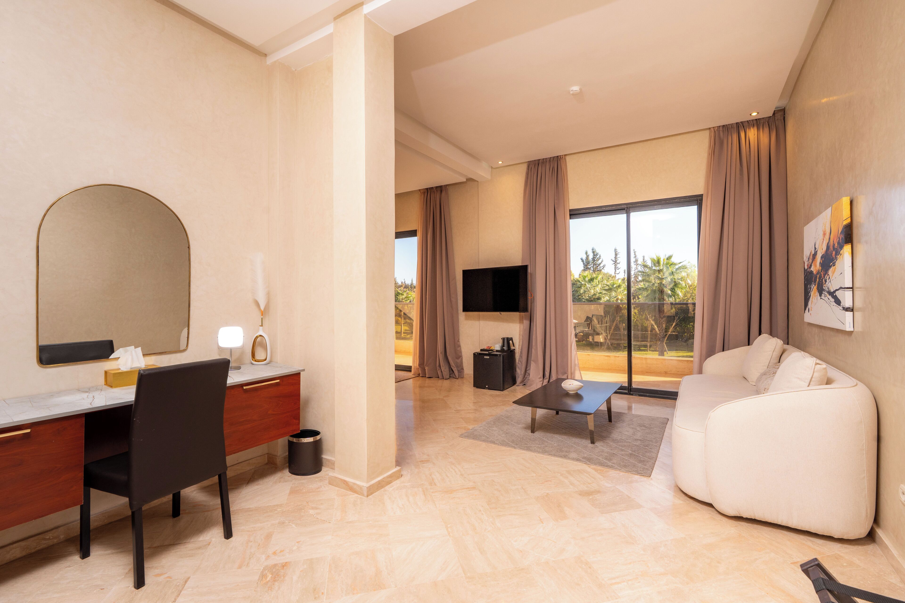 ห้องเอ็กเซกคิวทีฟ | เครื่องนอนระดับพรีเมียม, เตียงพร้อมฟูกเสริมที่นอน, มินิบาร์