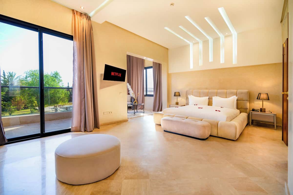 Superior Suite, Balcony, Pool View | 1 bedroom, premium bedding, pillowtop beds, minibar