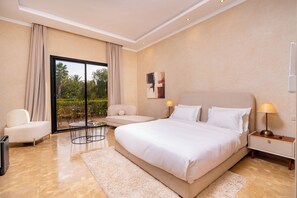 Premium bedding, pillow-top beds, minibar, in-room safe - Palais Nouhass (Marrakech)