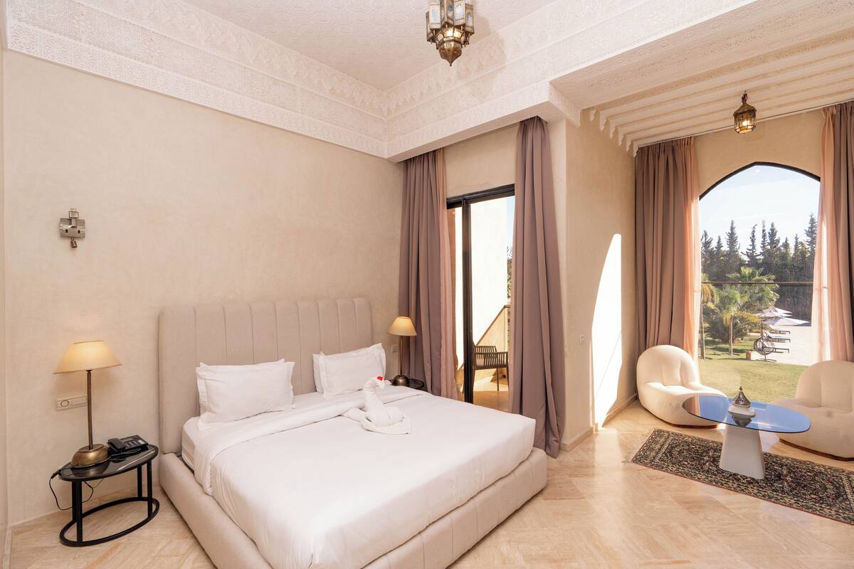 Chambre traditionnelle double | Literie de qualité, lit avec matelas à plateau-coussin, minibar
