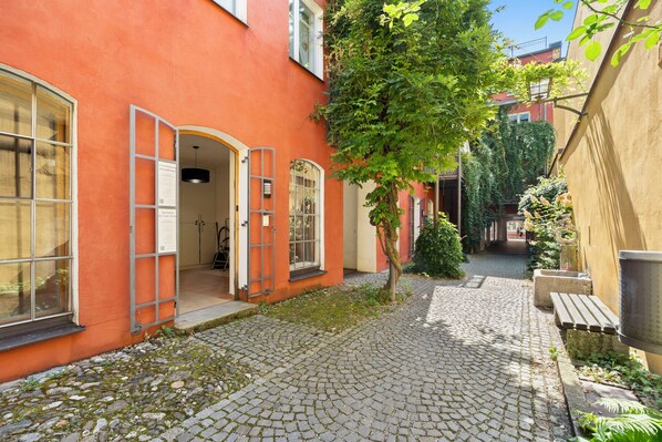 Property grounds - Old town dream for families and cyclists with bicycle parking, centrally located (Wasserburg am Inn)