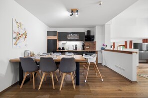 Dining - Old town dream for families and cyclists with bicycle parking, centrally located (Wasserburg am Inn)