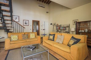 Interior entrance - Charming Apartment in Oltrarno (Florence)