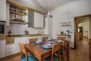 Classic Apartment | Private kitchen - Charming Apartment in Oltrarno (Florence)