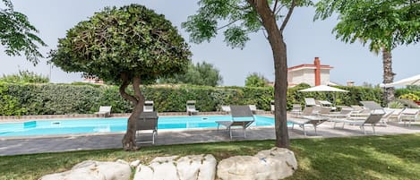 Seasonal outdoor pool, open 10:00 AM to 6:00 PM, pool loungers
