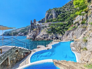 Piscine extérieure en saison