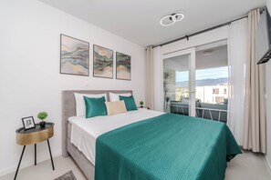 2 bedrooms, in-room safe, iron/ironing board, free WiFi