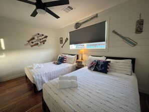 2 slaapkamers, een kluis op de kamer, een strijkplank/strijkijzer, wifi