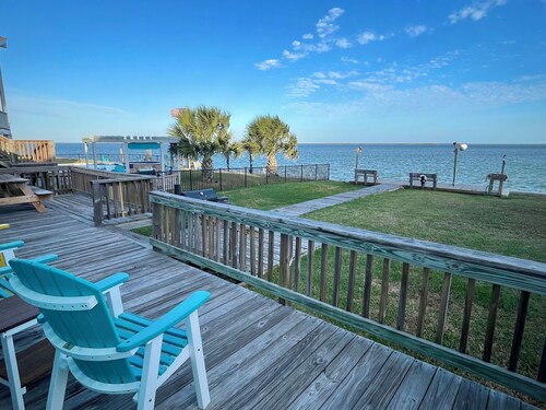 Kitty by the Sea! Waterfront + Great Fishing! Charming 2br/2ba pet friendly home