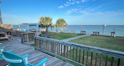 Kitty by the Sea! Waterfront + Great Fishing! Charming 2br/2ba pet friendly home