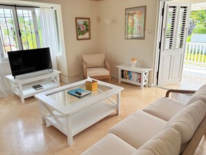 Smart TV, books - Spacious 2 Bedroom Villa with pool, on the West Coast, St James (st james)