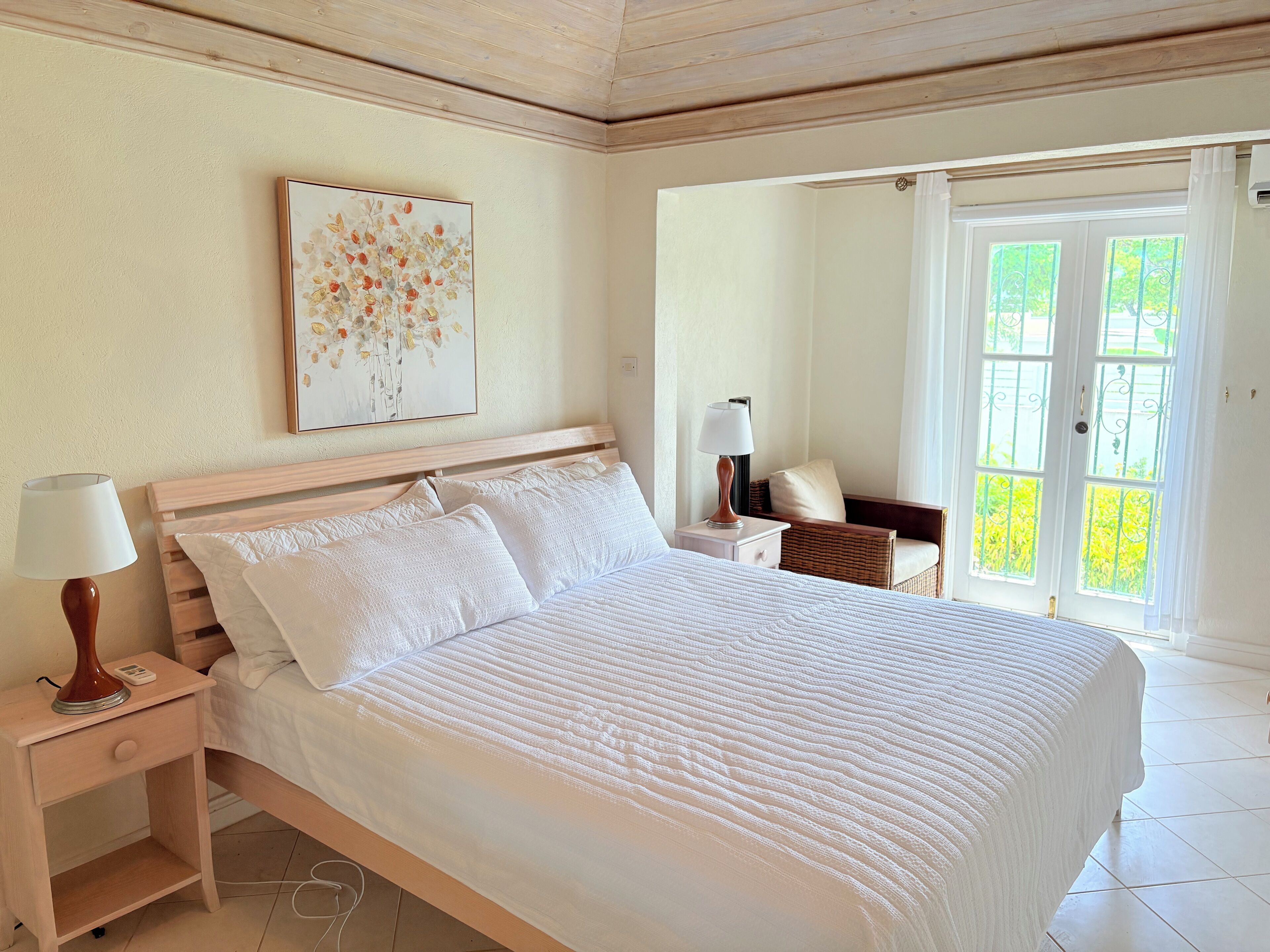 2 bedrooms, desk, iron/ironing board, WiFi