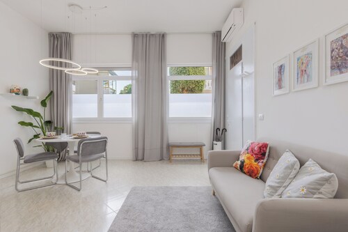 Apartment for Two People – 1 Minute from the Sea and Close to the City Center