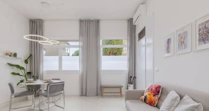 Apartment for Two People – 1 Minute from the Sea and Close to the City Center