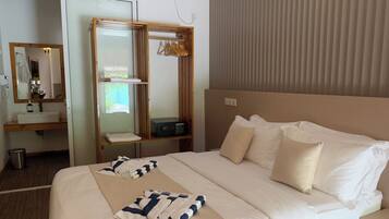 Superior Double Room | In-room safe, WiFi (free)