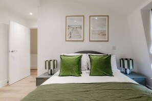 2 chambres, fer et planche à repasser, Wi-Fi, draps fournis