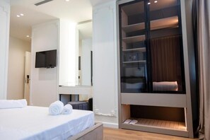 King Room with Sea View | Soundproofing, bed sheets
