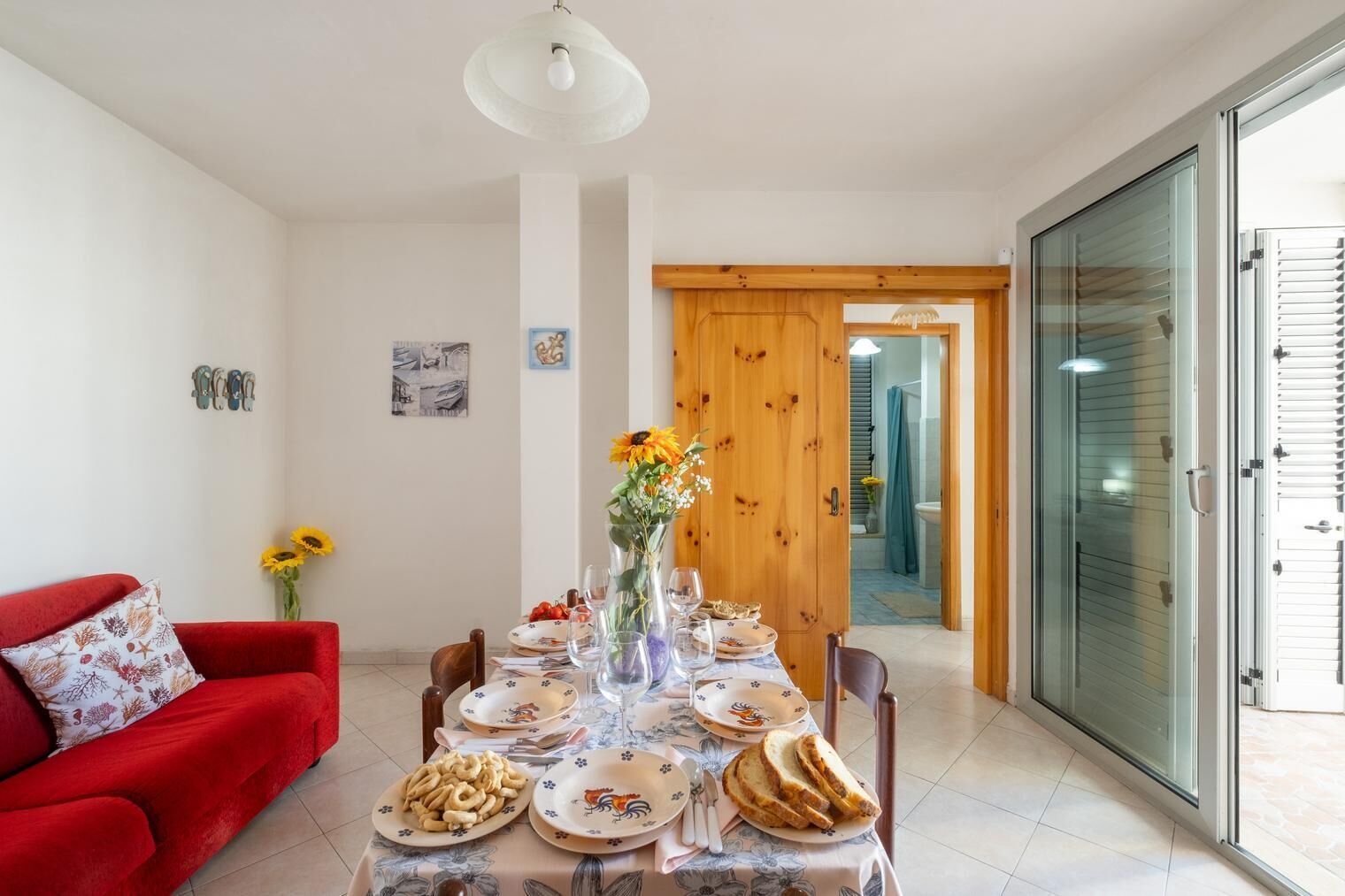 ヴィラ パティオ | リビング エリア | 32 インチの薄型テレビ (ケーブル放送視聴可)