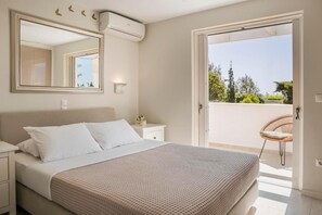 3 habitaciones, escritorio, tabla de planchar con plancha y wifi 