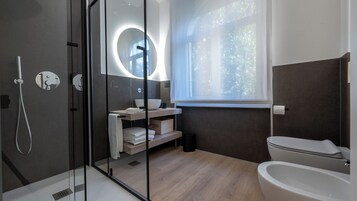 Classic Double Room, 1 Double Bed, Non Smoking, Private Bathroom | Bathroom | Shower, eco-friendly toiletries, hair dryer, towels