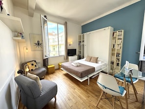 Iron/ironing board, free WiFi, bed sheets