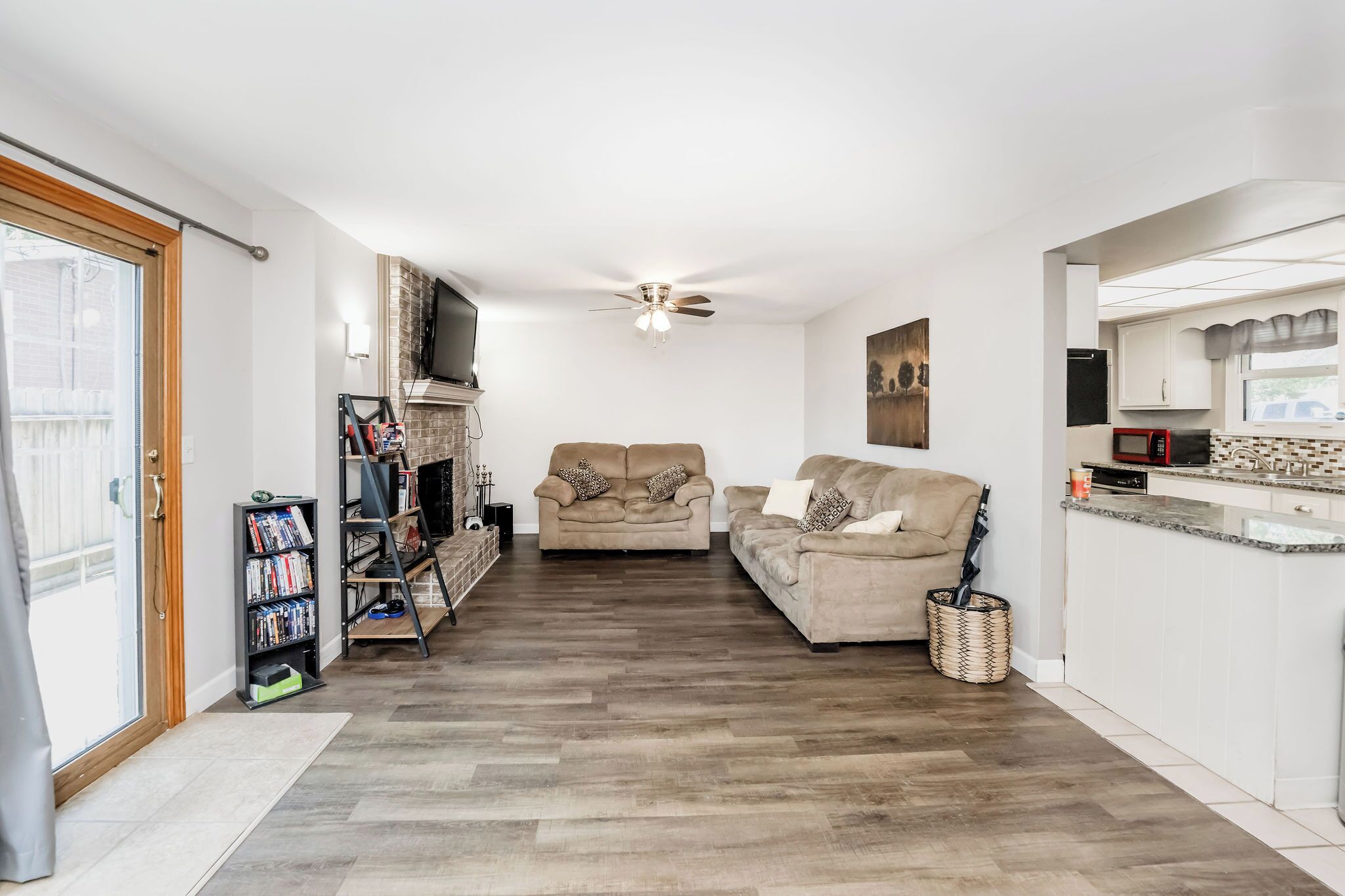 Smart TV, fireplace, video games