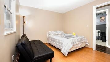 2 bedrooms, iron/ironing board, WiFi