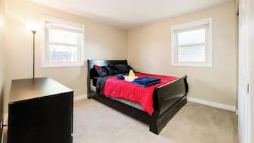 2 bedrooms, iron/ironing board, WiFi