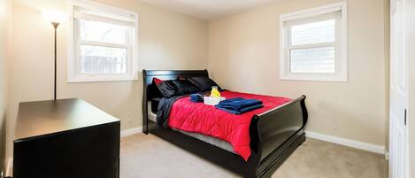 2 bedrooms, iron/ironing board, WiFi