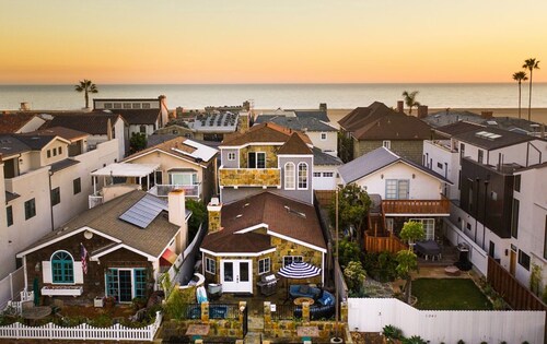 Sand Castle by Avantstay Beach House on Balboa Peninsula w Patio Hot Tub