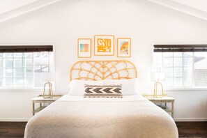 House | 3 bedrooms - Sand Castle by Avantstay Beach House on Balboa Peninsula w Patio Hot Tub (Newport Beach)