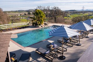 House | 7 bedrooms - Cathedral by Avantstay Charming Secluded Estate w Sauna Pool Table Views of the Rolling Hills (Templeton)