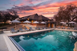 House | 7 bedrooms - Cathedral by Avantstay Charming Secluded Estate w Sauna Pool Table Views of the Rolling Hills (Templeton)