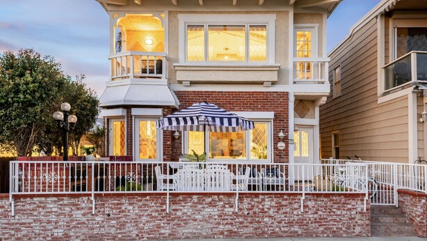 House - Sea Glass by Avantstay 5BR Unique Beach House on Balboa Peninsula w Patio (Newport Beach)