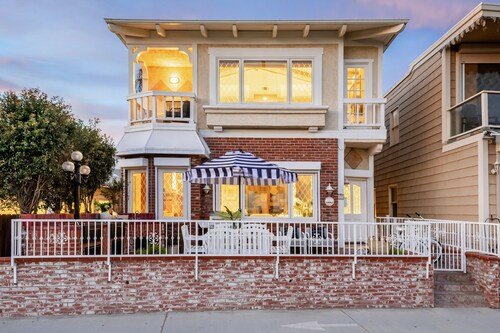 Sea Glass by Avantstay 5BR Unique Beach House on Balboa Peninsula w Patio