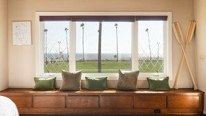 House - Sea Glass by Avantstay 5BR Unique Beach House on Balboa Peninsula w Patio (Newport Beach)
