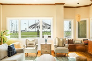 House | 5 bedrooms - Sea Glass by Avantstay 5BR Unique Beach House on Balboa Peninsula w Patio (Newport Beach)