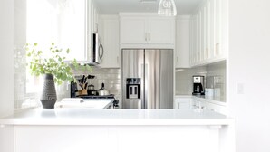 Unclassified image, 3 of 17, button - O Neill II by Avantstay Coastal Paradise Steps From Beach Newly Renovated (Newport Beach)
