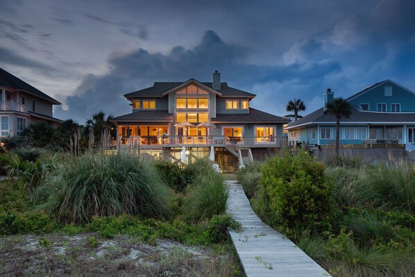 House - Derby by Avantstay Beautiful Oceanfront Home w Incredible Views (Isle of Palms)
