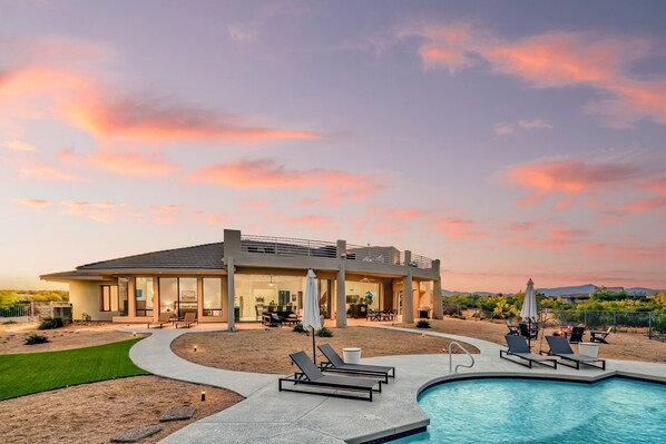 House | 4 bedrooms - Fallbrook by Avantstay Secluded Home on 40acres w Pool Rooftop Trails (Scottsdale)