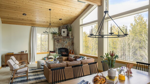 House | 3 bedrooms - Little Red by Avantstay Peaceful Serene Cabin w Hot Tub Pine Tree Views (Truckee)
