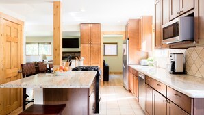 House - Cedar by Avantstay Ski Season Home w Ping Pong (Carnelian Bay)