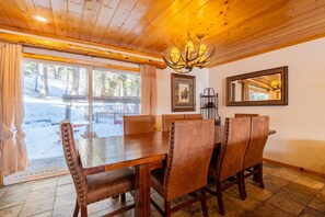 House | 4 bedrooms - Clover by Avantstay Gorgeous Ski In Ski Out Home w Game Room Hot Tub (Big Bear Lake)