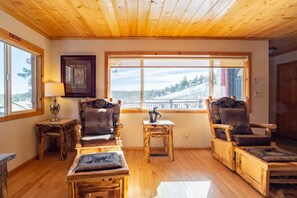 House - Clover by Avantstay Gorgeous Ski In Ski Out Home w Game Room Hot Tub (Big Bear Lake)