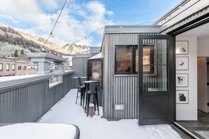 2 bedrooms - New San Juan 303 by Avantstay Modern Penthouse w Deck Overlooking Main Street (Telluride)