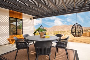 House | 2 bedrooms - Chicory by Avantstay Modern Desert Retreat w Hot Tub (Joshua Tree)