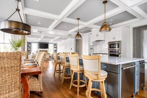 House | 5 bedrooms - Pelican by Avantstay Stunning Beach Getaway w Pool Outdoor Kitchen (Isle of Palms)