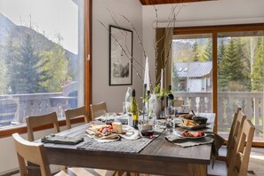 House | 5 bedrooms - Bighorn by Avantstay Spacious Ski Cabin w Sprawling Porch Views Hot Tub (Vail)