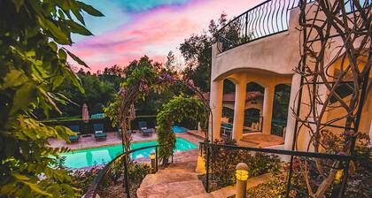 De Luz by Avantstay 5 Acre Estate w Lake Pool Hot Tub