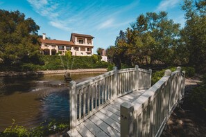 Villa | 7 bedrooms - De Luz by Avantstay 5 Acre Estate w Lake Pool Hot Tub (Temecula)